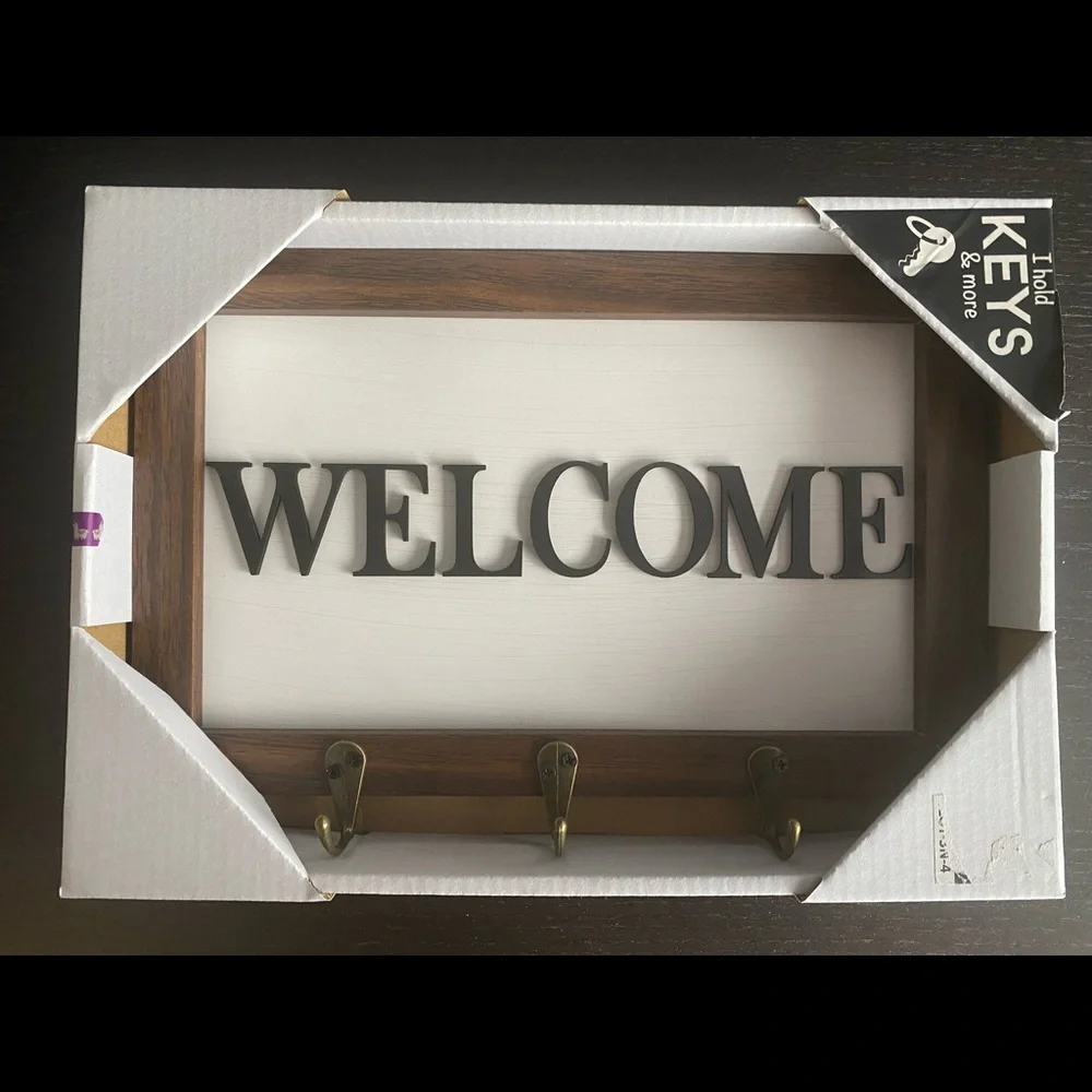 Welcome Sign with Key Hooks